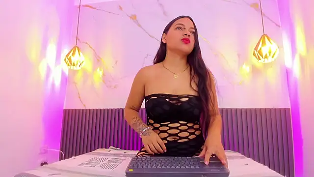 Samantha Lopez  online show from April 27, 2026, 12:58 pm