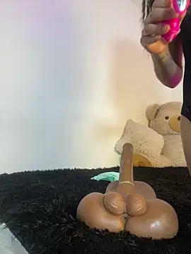 Snapshot of NohaBeyloun_ chatting on April 12, 2026, 1:05 pm NohaBeyloun online show from April 12, 2026, 1:05 pm