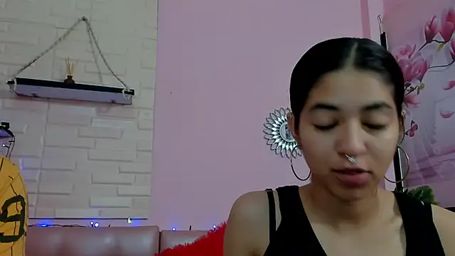 Snapshot of Aronandmoli69 chatting on June 17, 2026, 12:50 pm Aronandmoli69 online show from June 17, 2026, 12:50 pm