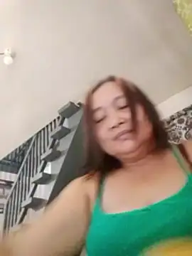 jeanyummytits online show from June 12, 2026, 11:25 pm