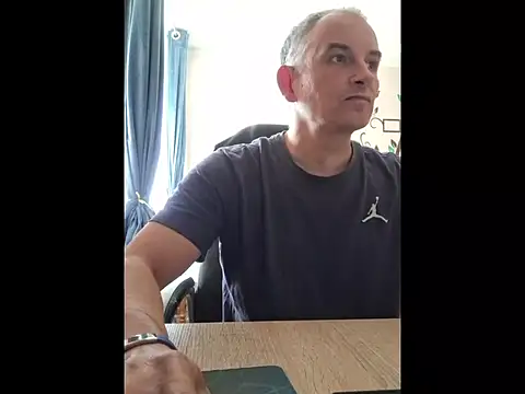 Snapshot of Piotr481 chatting on July 25, 2026, 12:58 pm Piotr481 online show from July 25, 2026, 12:58 pm