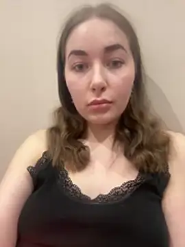 Doris2222 online show from April 14, 2026, 7:53 pm