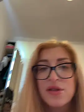 darkglitter26 online show from May 15, 2026, 2:13 pm