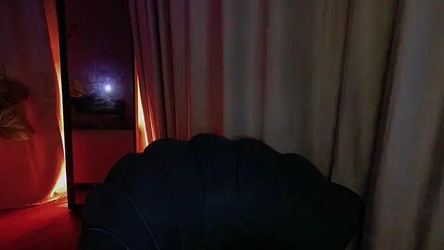 HazelHayesss online show from April 28, 2026, 3:50 pm