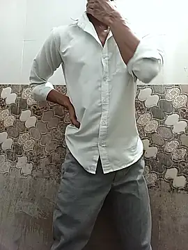 Snapshot of itsmemadhu2019 chatting on May 20, 2026, 8:04 pm itsmemadhu2019 online show from May 20, 2026, 8:04 pm