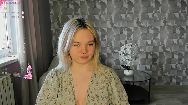 Anna Delon online show from April 23, 2026, 12:29 pm