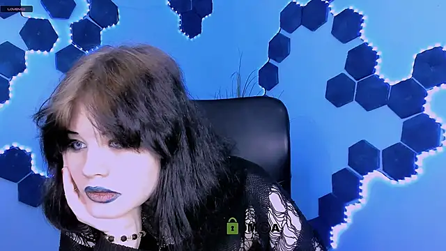 nikki kiss  online show from May 7, 2026, 8:42 am