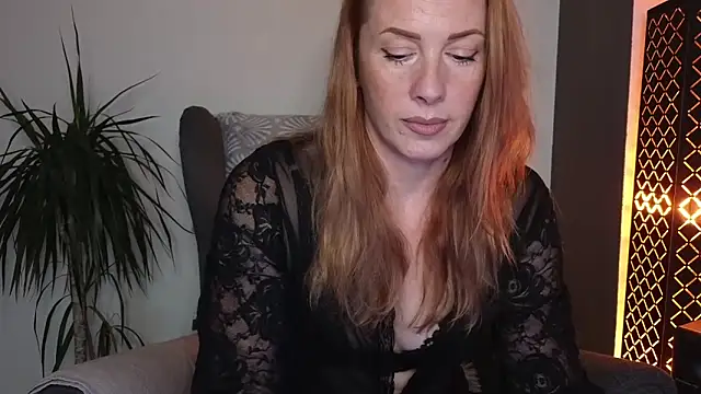 Snapshot of Sharon_Red chatting on October 4, 2025, 3:43 pm Sharon Red online show from October 4, 2025, 3:43 pm