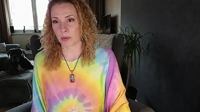 Sharon Red online show from June 3, 2026, 3:39 pm
