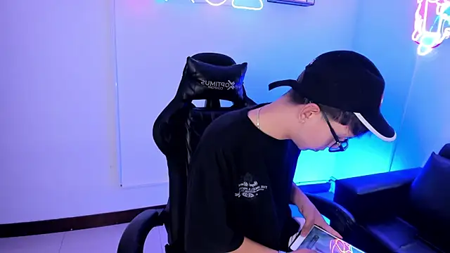 Adrien silex online show from April 16, 2026, 2:18 pm