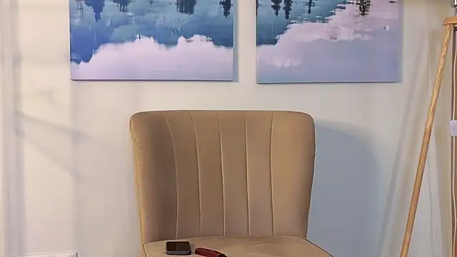 NatashaRieker online show from April 16, 2026, 10:05 am