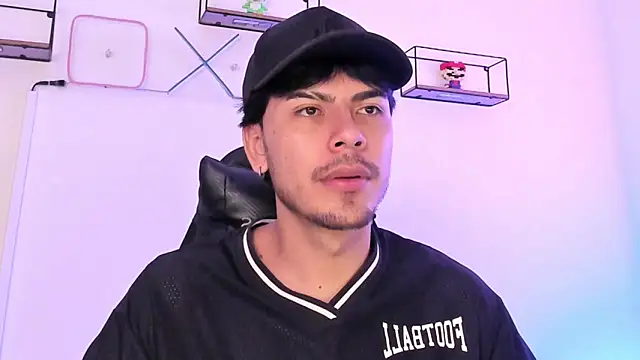 Snapshot of Izack_01 chatting on April 15, 2026, 4:47 pm Izack 01 online show from April 15, 2026, 4:47 pm