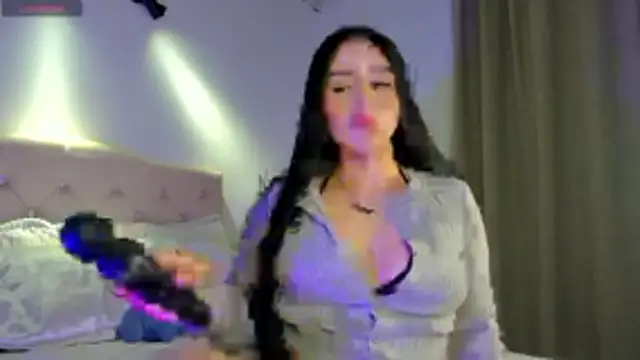 holly444  online show from May 23, 2026, 3:12 am