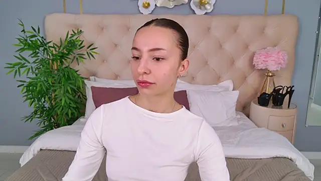 NicoleHarris online show from May 4, 2026, 2:51 am