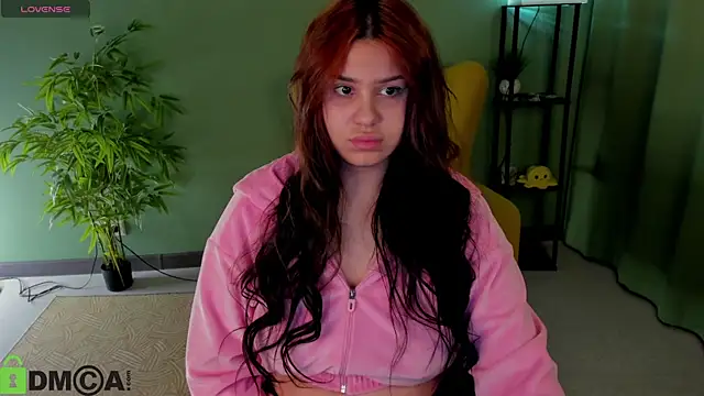 nicolewoss online show from May 14, 2026, 4:19 am