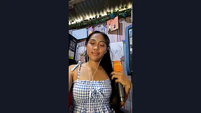 DagnySzeto online show from April 17, 2026, 5:10 am