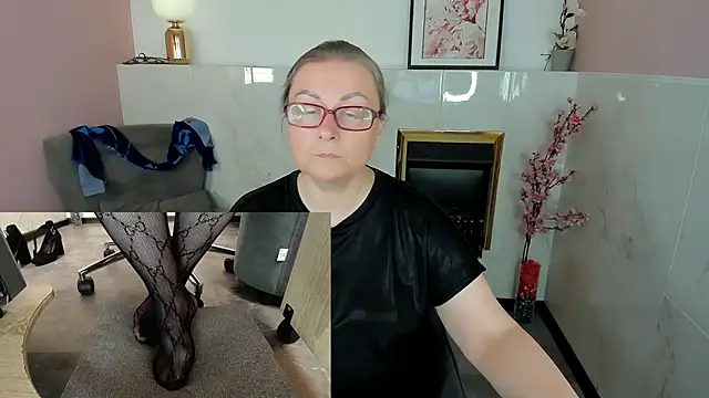 Alexandra Kind online show from June 10, 2026, 1:50 am