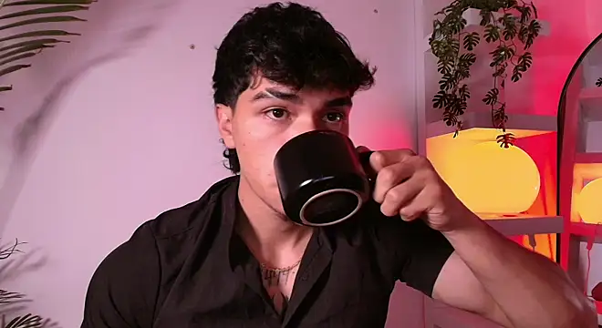 andyypalmer  online show from April 17, 2026, 5:21 am