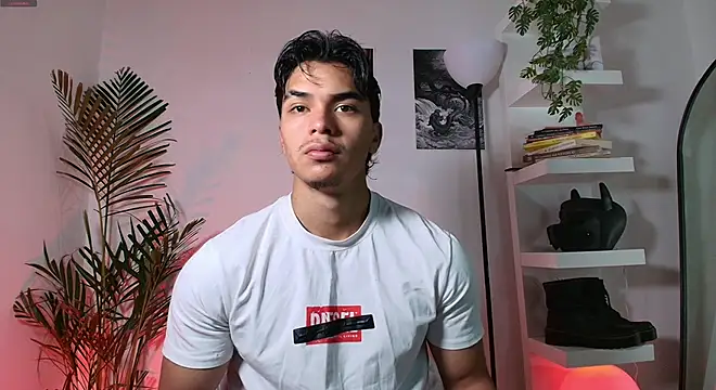 andyypalmer  online show from June 16, 2026, 5:21 am