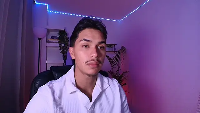 andyypalmer  online show from July 26, 2026, 5:37 am