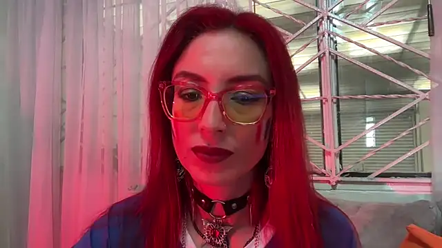 Snapshot of Queenscarlettsecret chatting on July 9, 2026, 2:54 pm Queenscarlettsecret online show from July 9, 2026, 2:54 pm