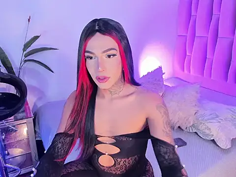 nicolebrunett online show from May 22, 2026, 12:33 pm