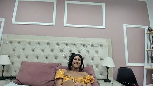 tiffanykanox online show from April 21, 2026, 3:57 am
