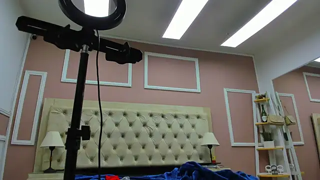 tiffanykanox online show from May 29, 2026, 3:37 am