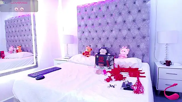 Zoe M00n online show from June 15, 2026, 7:27 pm