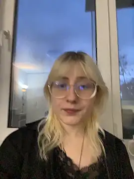 Blondie Picxel   online show from April 21, 2026, 4:12 pm