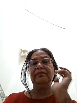 Shalini3456 online show from April 28, 2026, 4:17 am