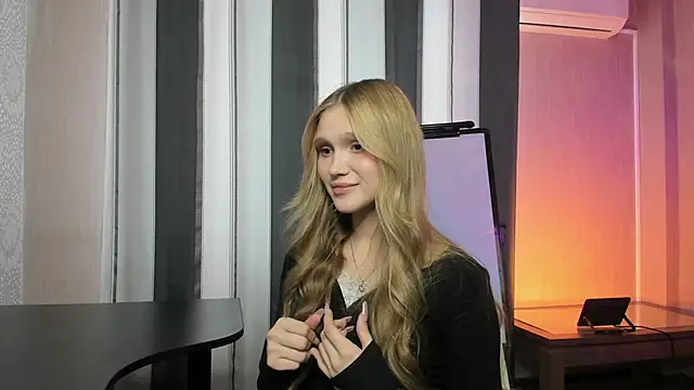 AdelineCrash online show from April 15, 2026, 10:11 am