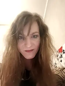 Snapshot of AnnieNet chatting on April 21, 2026, 8:01 pm AnnieNet online show from April 21, 2026, 8:01 pm