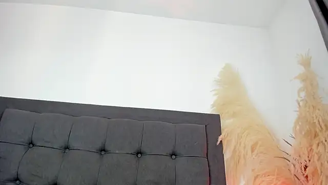 hanna-baker01 online show from June 17, 2026, 3:02 pm
