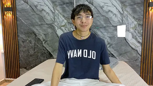 NoahWalker   online show from May 4, 2026, 11:06 am