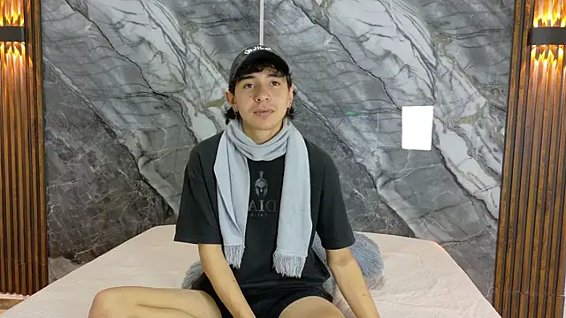 NoahWalker   online show from May 20, 2026, 11:05 am