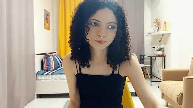 CinnamonCurl online show from June 16, 2026, 11:29 pm
