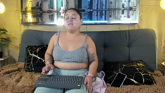 Luna  Cortez online show from May 26, 2026, 3:46 am