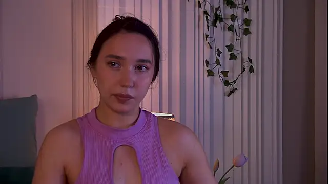 Suzaneey online show from June 13, 2026, 7:12 pm