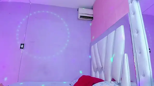 kiara sexyhot online show from July 4, 2026, 11:22 pm