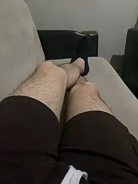 youngdick13 online show from April 16, 2026, 9:39 pm