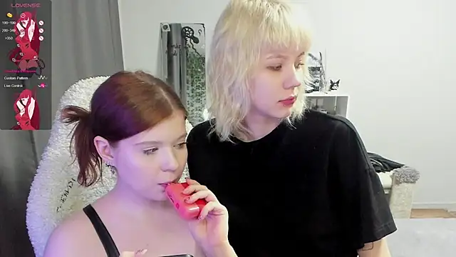 DivaDaisies online show from April 17, 2026, 8:34 pm