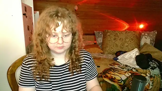 Snapshot of Sara_del_Sun chatting on April 26, 2026, 8:23 am Sara del Sun online show from April 26, 2026, 8:23 am