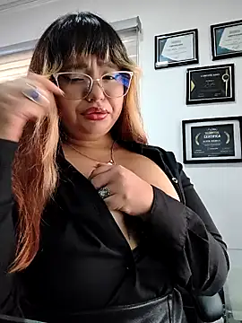 BelleVivianne online show from April 30, 2026, 1:06 pm