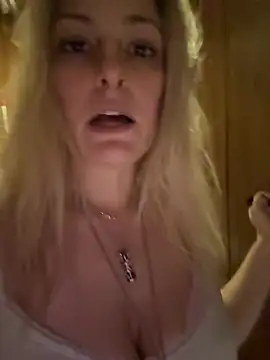 WendyVesper online show from April 20, 2026, 4:43 pm