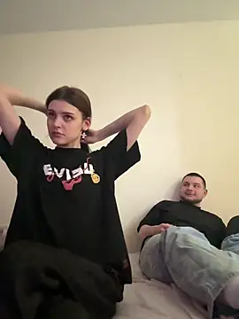 elizzzzfS online show from April 17, 2026, 4:26 am