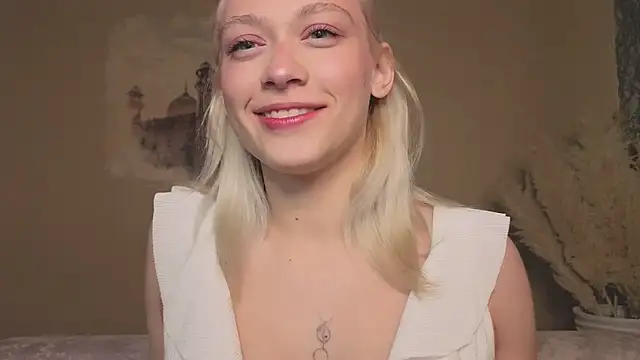KaraLiin online show from May 20, 2026, 4:24 pm