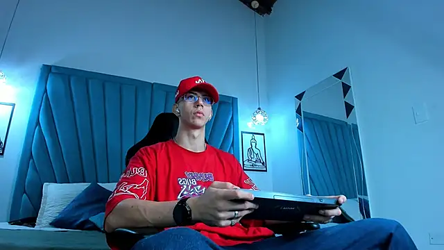 OliverThompsonJS online show from June 20, 2026, 5:21 am