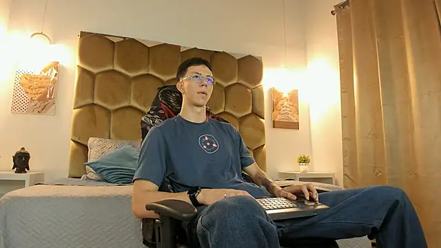 OliverThompsonJS online show from July 1, 2026, 5:53 am