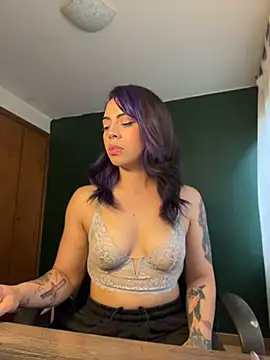 Latinxxcouple online show from May 26, 2026, 8:05 pm
